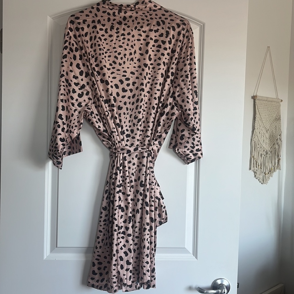 Leopard Robe - Picture 2 of 5
